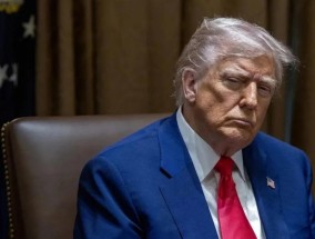 全国爆发，美国人反对“疯王”